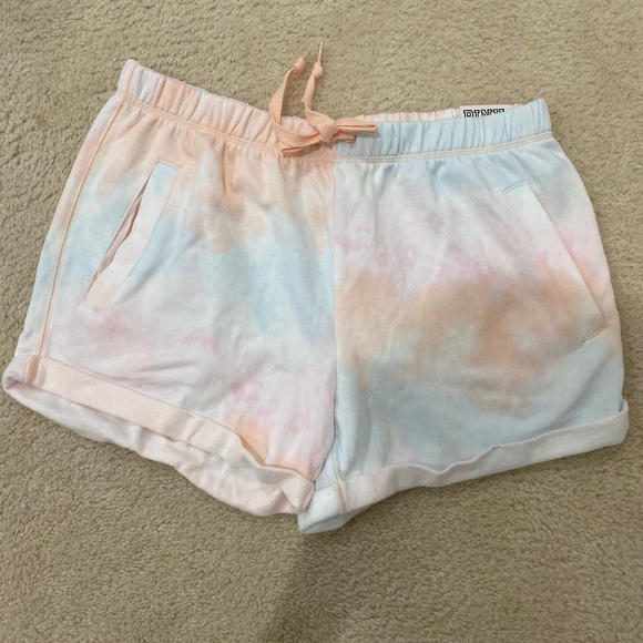 NWT VS Pink Tie Dye Boyfriend Shorts Large - Picture 1 of 4